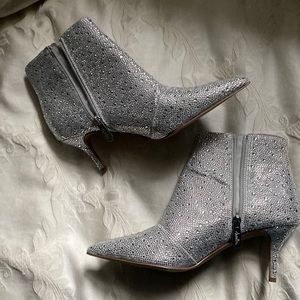 NWT Charles David sparkle kitten heal leather booted